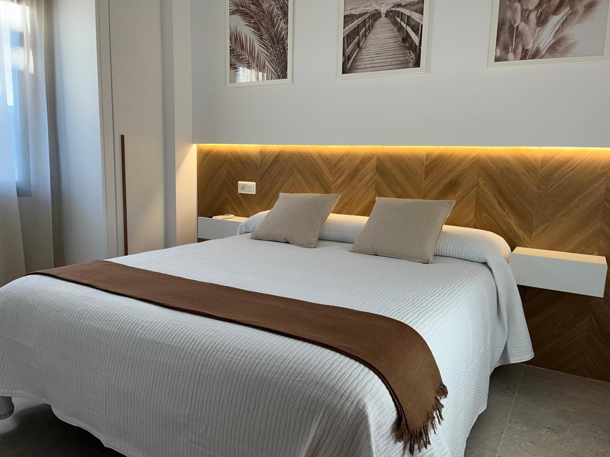 Hostal Parador De Los Llanos Torreorgaz Ngoại thất bức ảnh