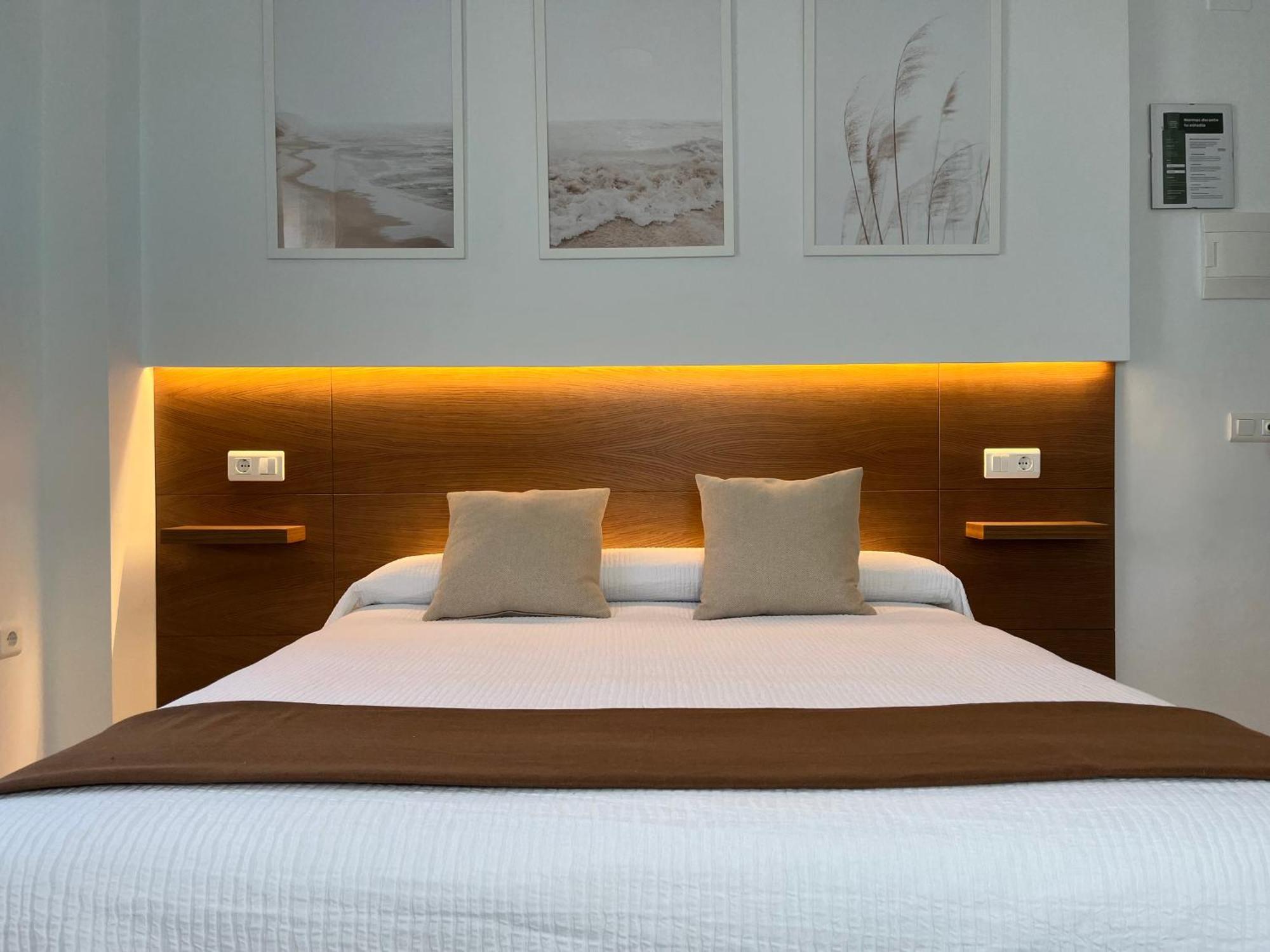 Hostal Parador De Los Llanos Torreorgaz Ngoại thất bức ảnh