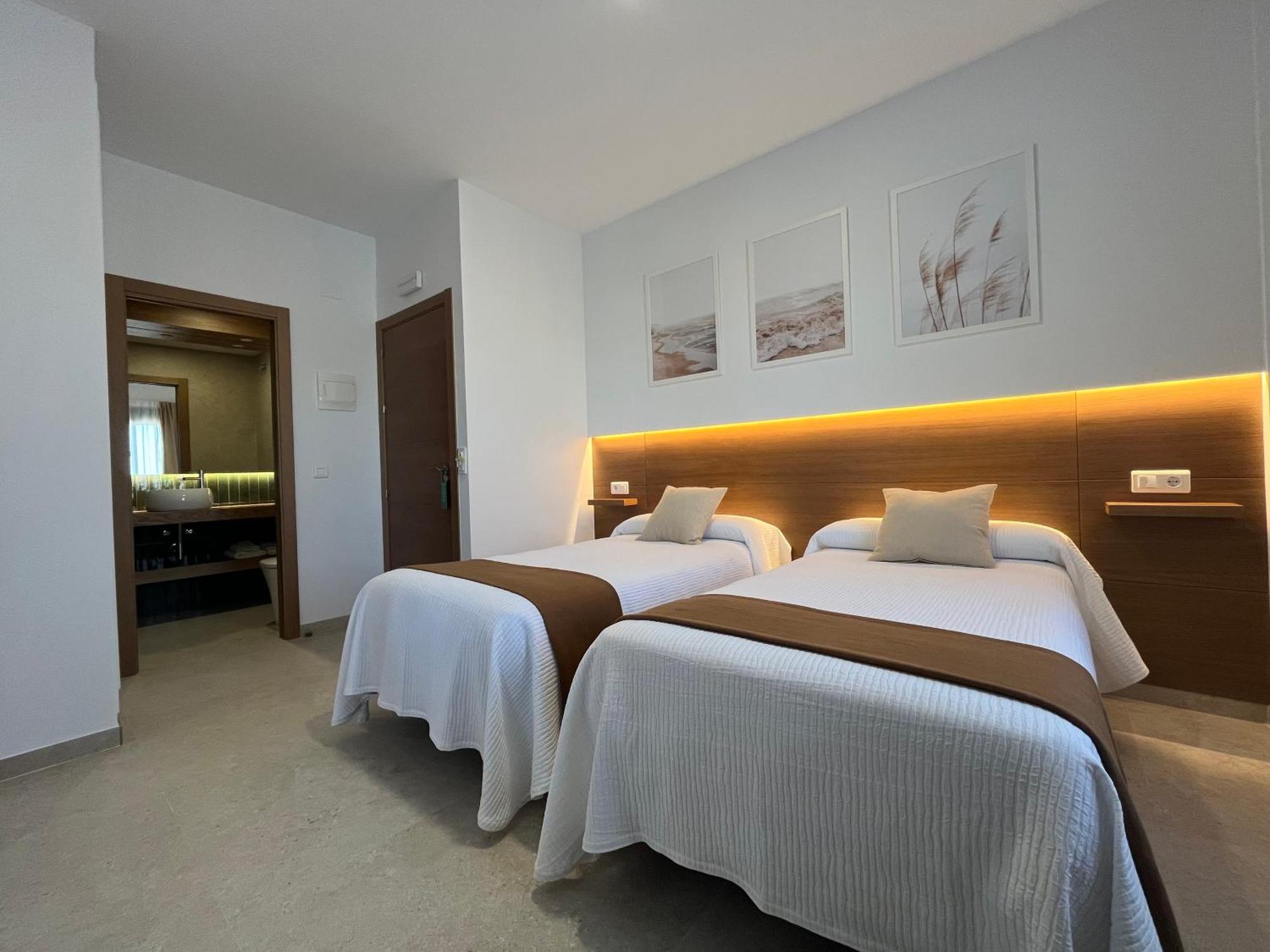 Hostal Parador De Los Llanos Torreorgaz Ngoại thất bức ảnh