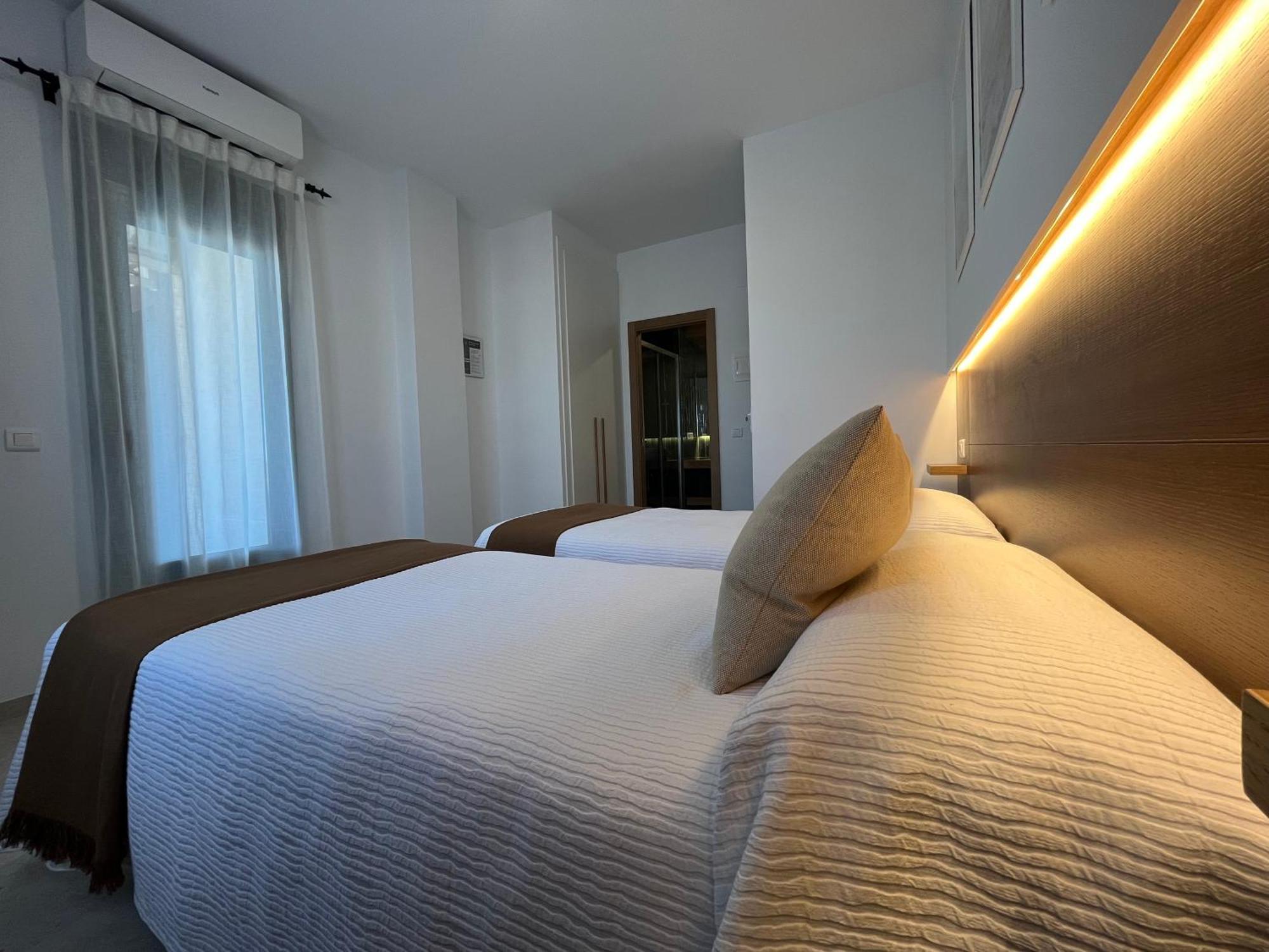 Hostal Parador De Los Llanos Torreorgaz Ngoại thất bức ảnh